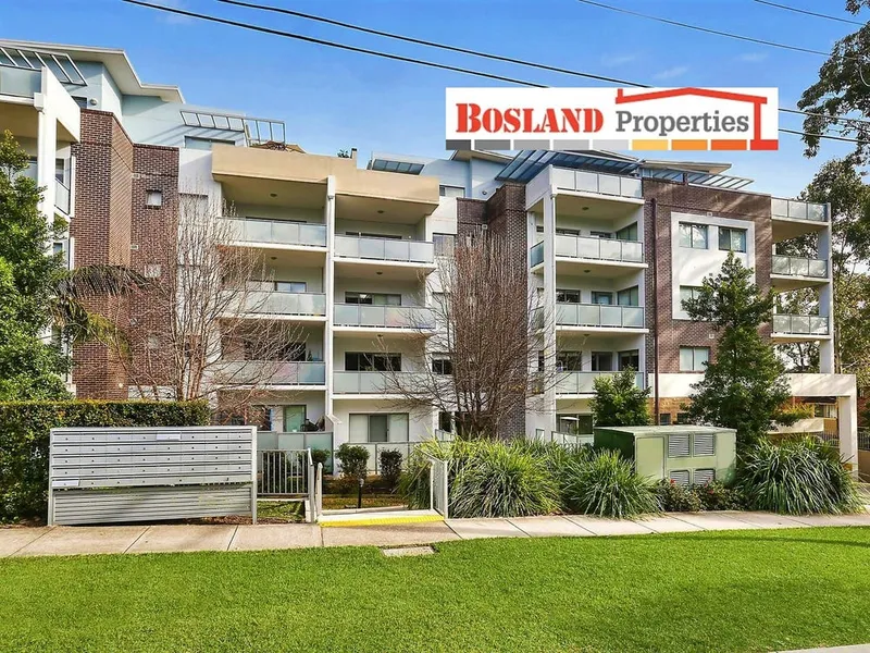 PREMIUM TOP FLOOR PENTHOUSE, Total 265 Sqm on Strata Title