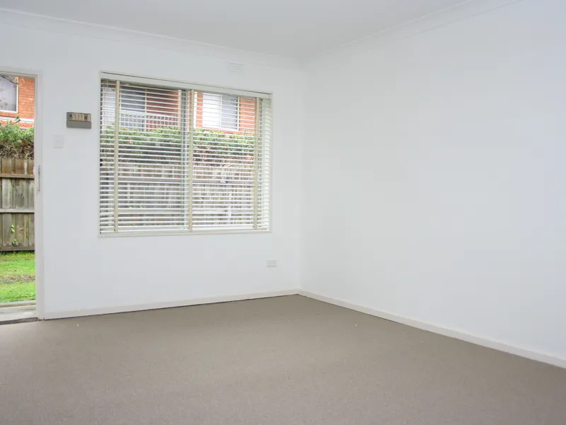 ONE BEDROOM APARTMENT 5 MINUTE WALKING DISTANCE TO STATION & SHOPS