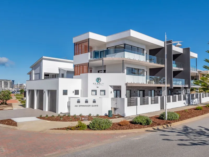 Prime Waterfront Position in the Mandurah Marina Precinct!