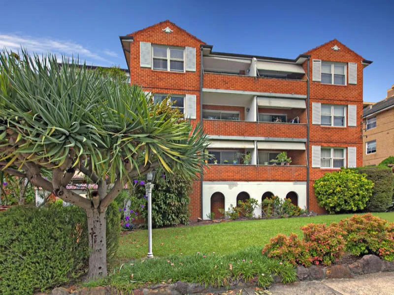 ONE BEDROOM UNIT | 5 MINUTES WALK TO STATION