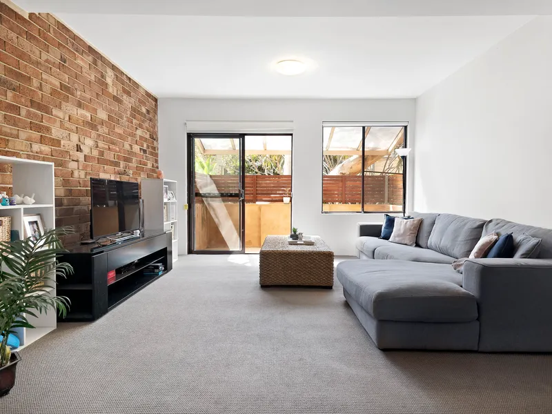 Spacious beachside apartment 