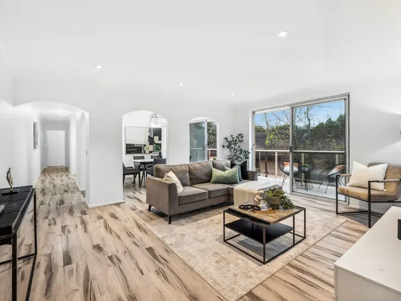 Sunny and Super Convenient Location 2 Bed + Study