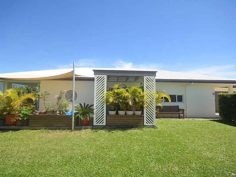 CRISP COASTAL STYLE HOME