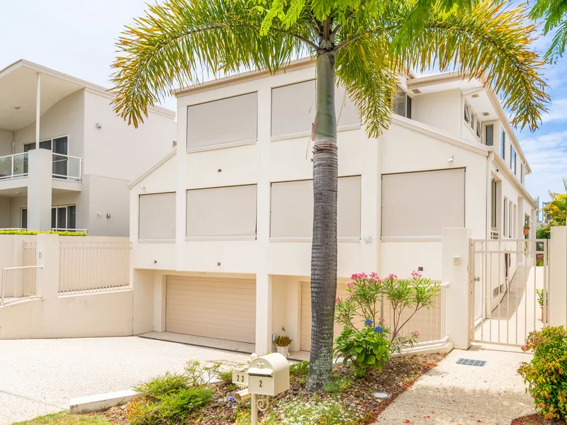 Park View Duplex - Rare Four Car Basement Garage