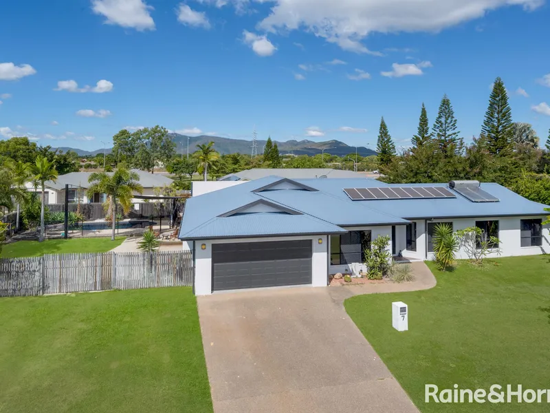 5 Bedroom family home with inground pool and Solar