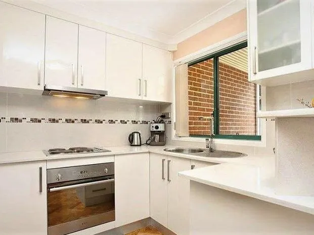 LOCATION! 3 BED TOWNHOUSE WALKING DISTANCE TO BLACKTOWN STATION