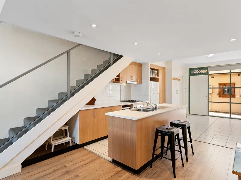 PRIVATE FURNISHED TOWNHOUSE