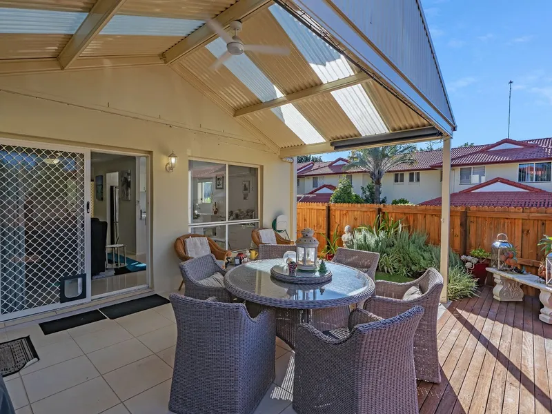 Elevated, Sunny - Immaculate End Townhouse