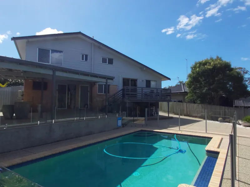 Pet-Friendly Family Home with Pool