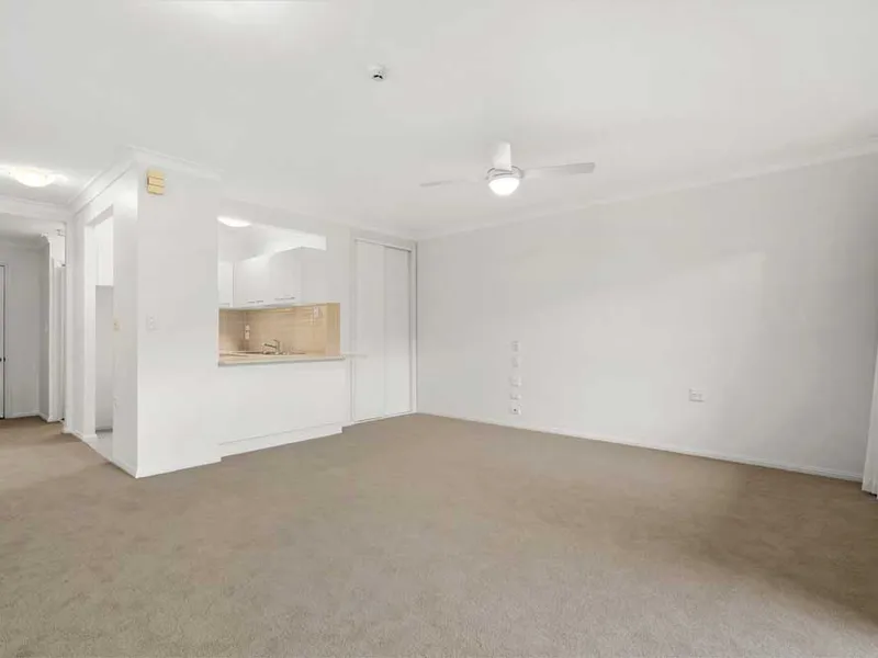 Popular Ground Floor Apartment & North Facing