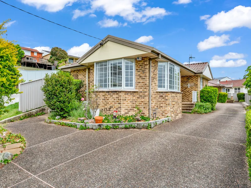 Low Maintenance, Modern Villa in Quiet, Elevated Cul-de-Sac