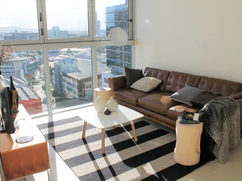 Fully Furnished 2b1b available from April!!!