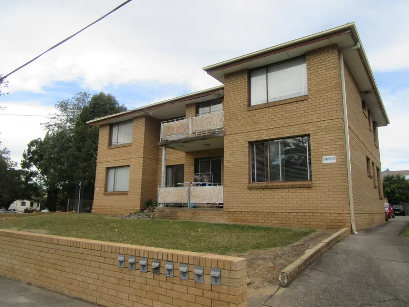 2 Bedder Overlooking Park