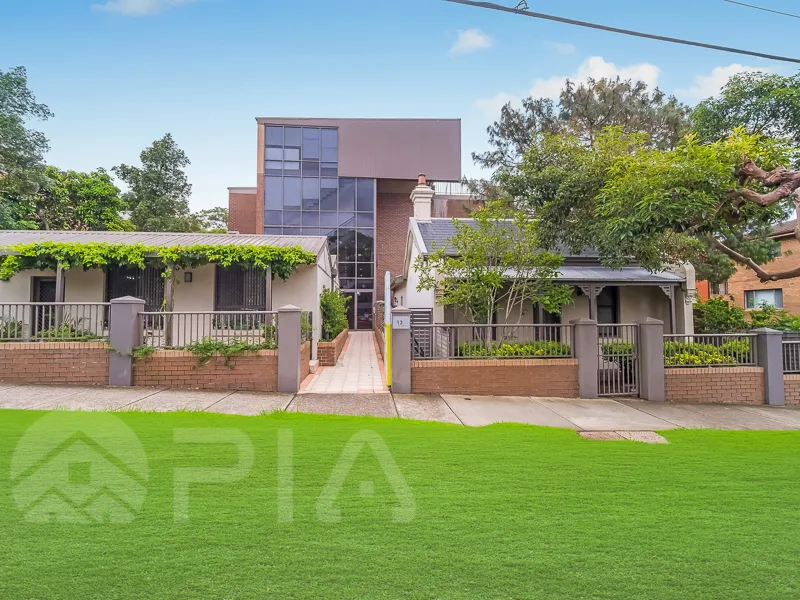 Contemporary townhouse style apartment in a prime location