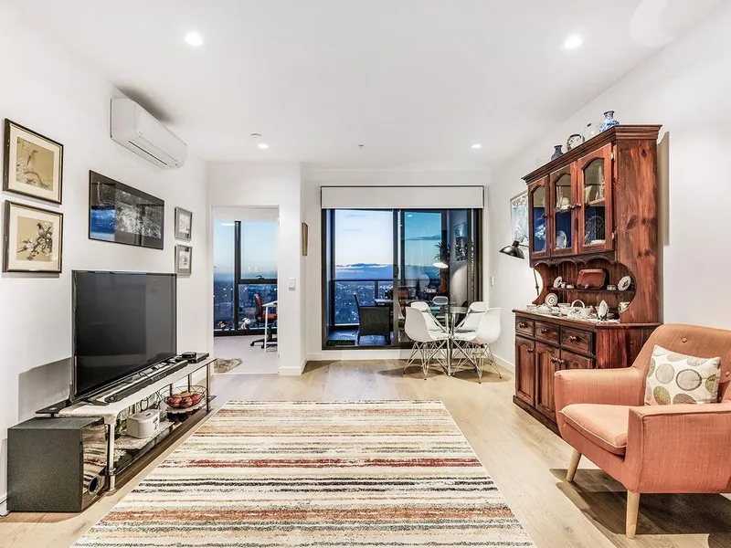 A world class lifestyle in a stunning tenth floor apartment