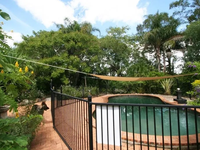 LOWSET BRICK HOME IN REDBANK PLAINS!!