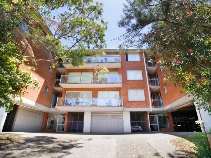 Light Filled Top Floor Apartment