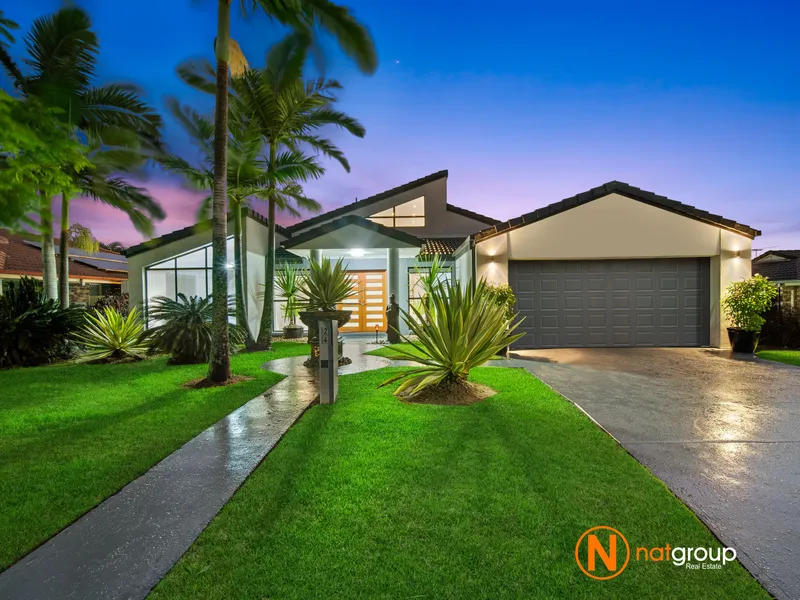 Magnificent luxury home Entertainer in Exclusive Regents Park Pocket