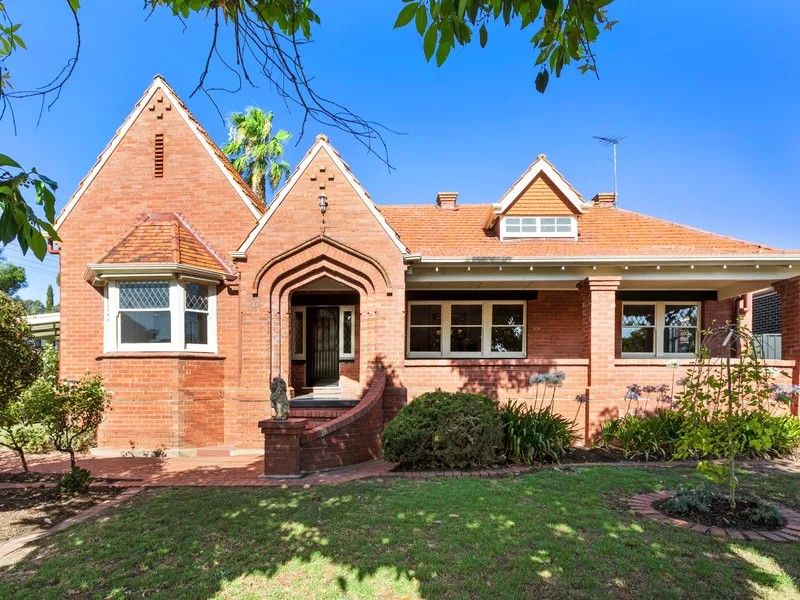 Stately Living in Premier Eastern Suburbs Locale