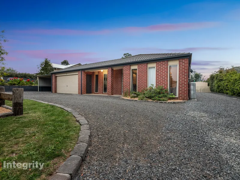 PERFECT FAMILY HOME ON 1/3 ACRE 