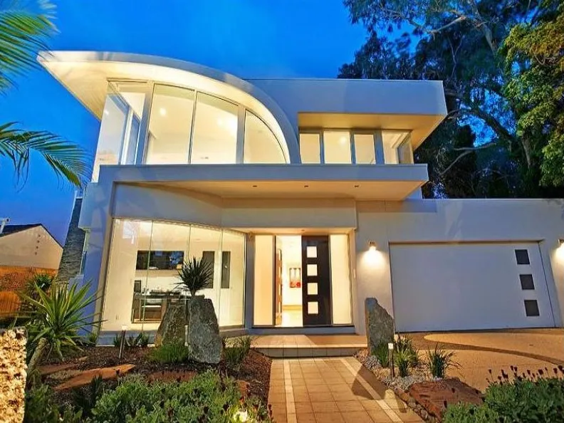 Dramatic presence, timeless elegance…