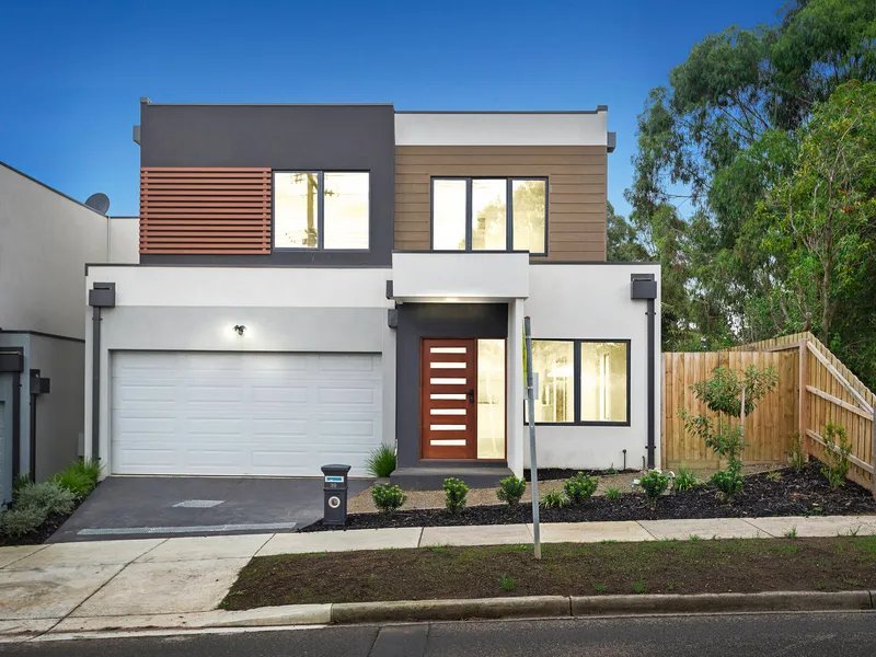 Perfect parkside position within easy distance to zoned schools, public transport and Westfield shopping…