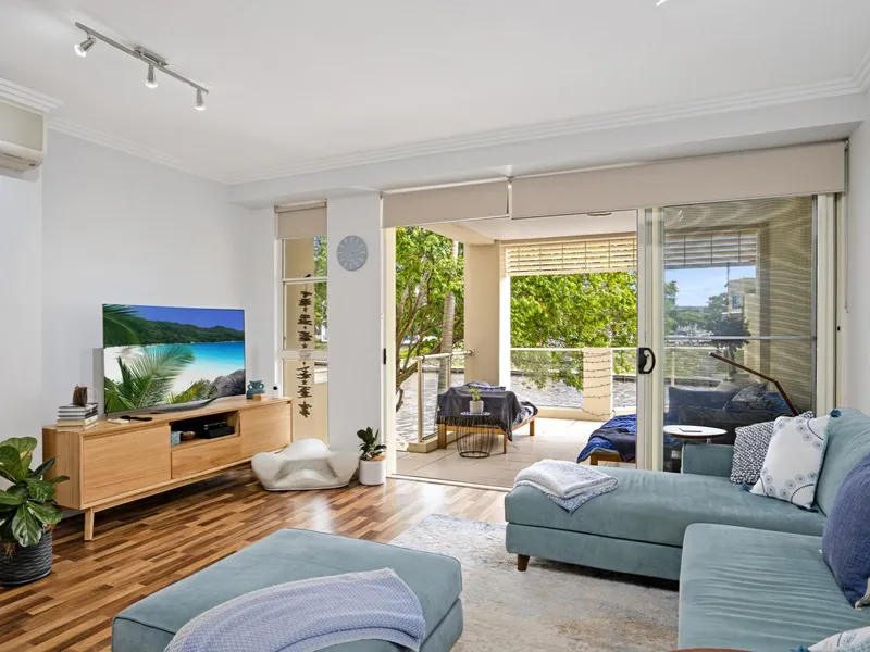 BEAUTIFULLY RENOVATED UNIT IN ‘RESORT STYLE’ APARTMENT COMPLEX