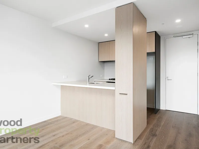 Central Location in Secure Luxury Apartment 