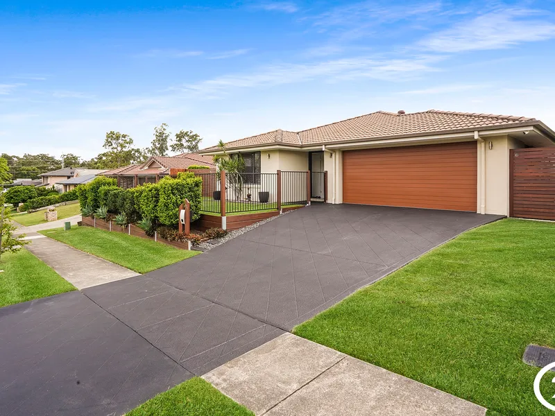 Well Kept Family Home With Large Entertainment Area 