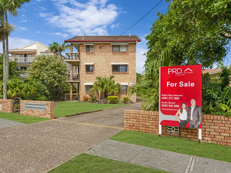 STROLL TO THE MIAMI BEACH LIFESTYLE