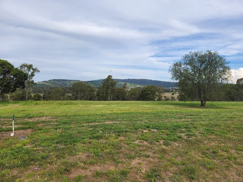 LEVEL HILLTOP ACERAGE WITH EXTRA BACK ACCESS