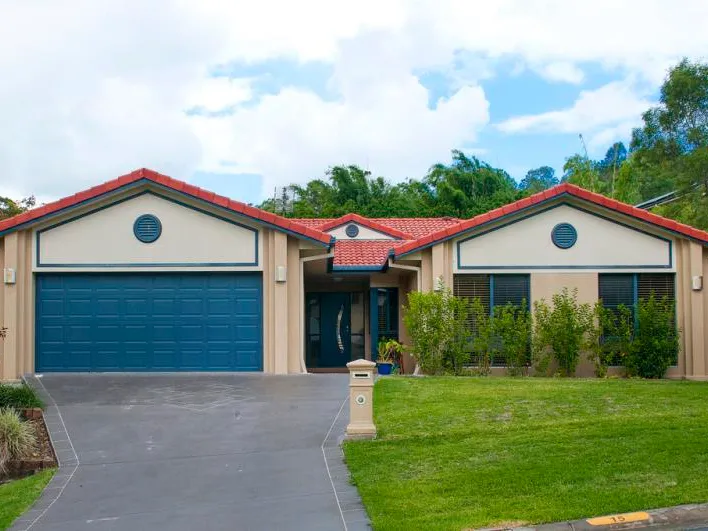 SPACIOUS QUALITY FAMILY HOME NEXT TO PARK