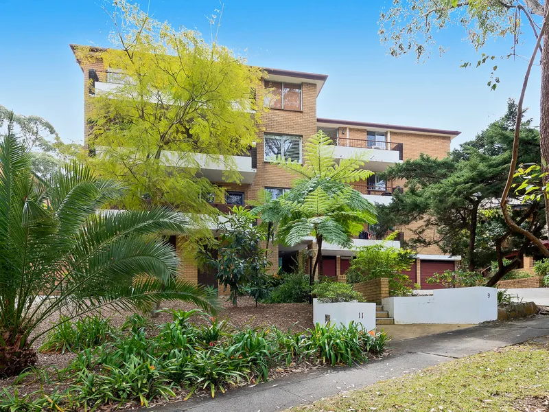 Fully Renovated and Ultra-Modern Two Bedroom Unit in Heart of Lane Cove