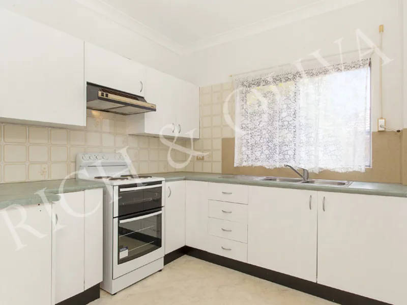 Spacious Top Floor Unit With Serene Leafy Outlook!