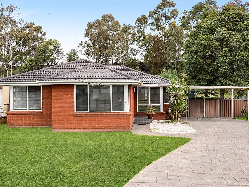 Move In And Enjoy The private Lifestyle!