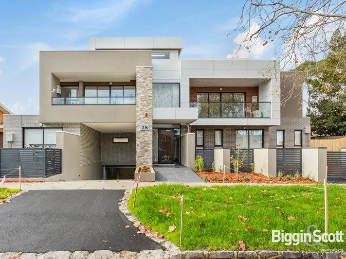 Spacious, Contemporary Apartment nestled close to Box Hill Central