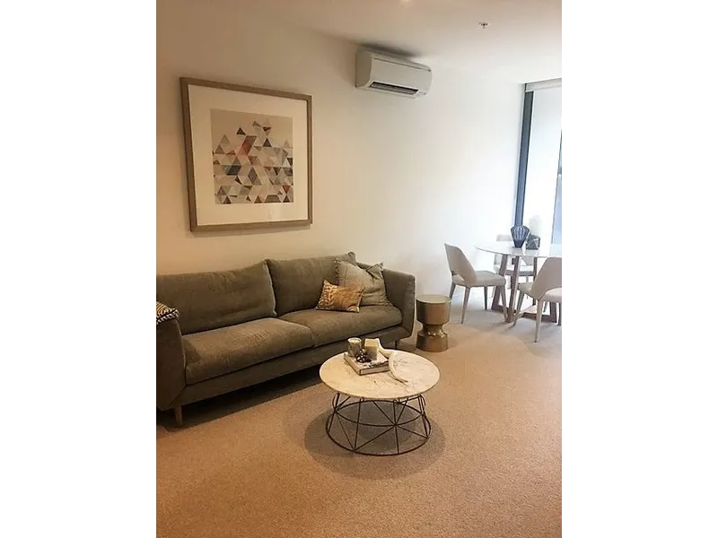 First Class Facility Apartment in Caulfield North!