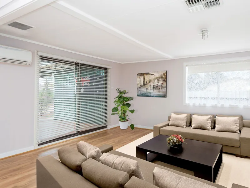 Easy Summer Living - 3 x 2 + Study & Pool!