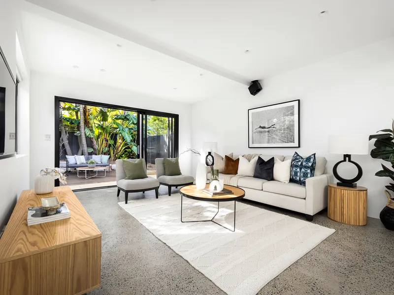 Urban Coastal Style With DA Approval For A 2nd Level And Garage