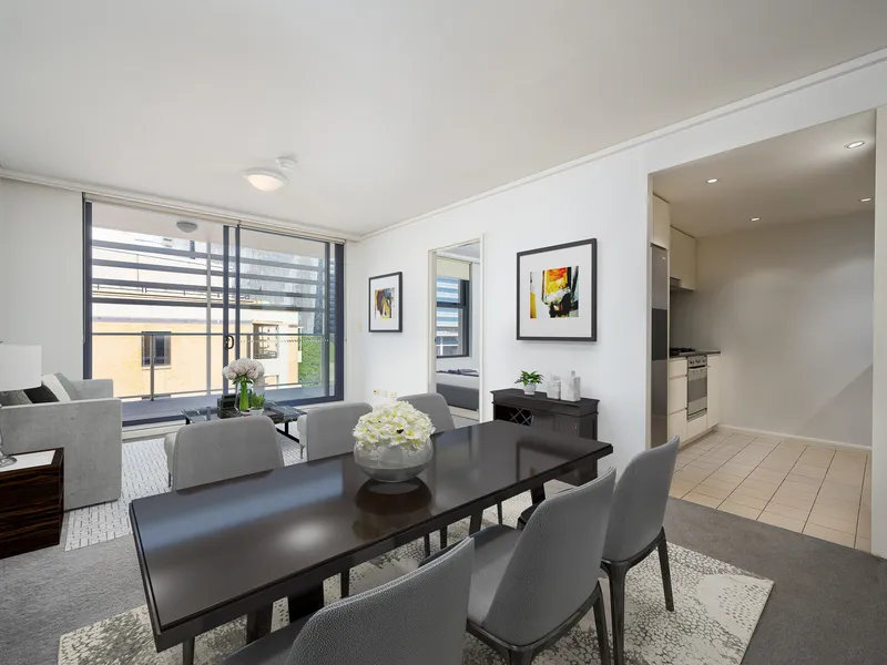 Large Bright & Modern With Study Area 