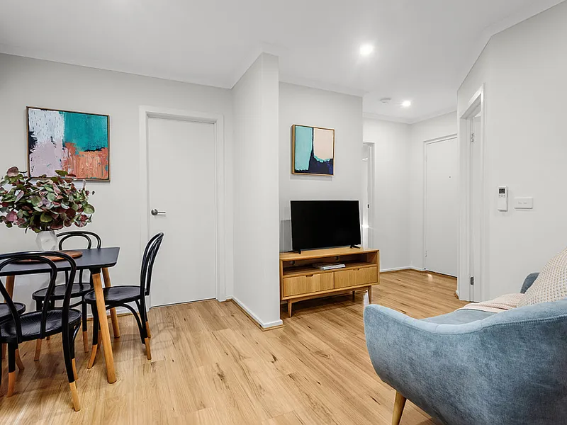 A Striking Statement of Contemporary Ease