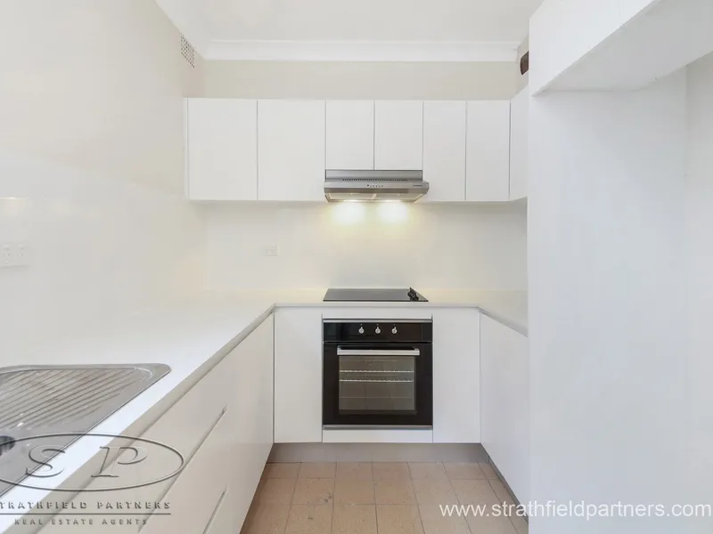 Renovated, Boutique Unit, Walk to the Station