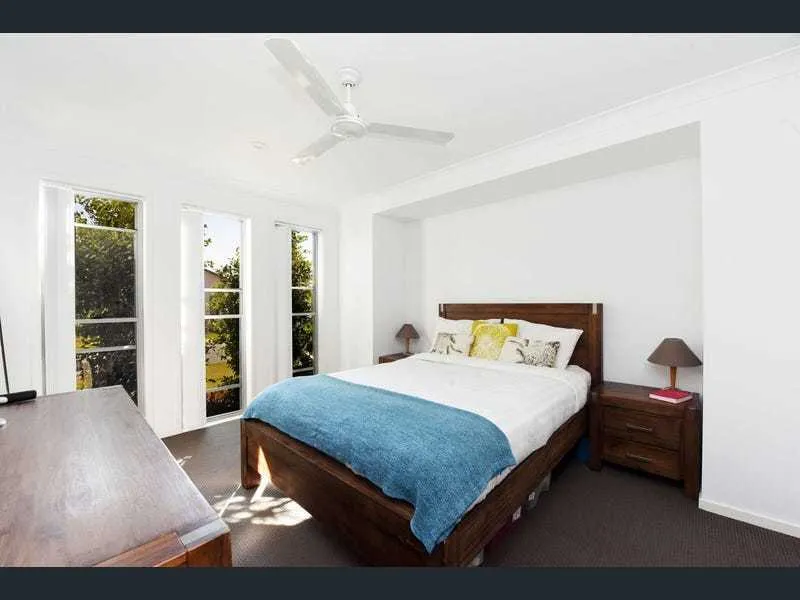 Media Room - Air Conditioned - Kitchen with Stone - Walk to School and Shops