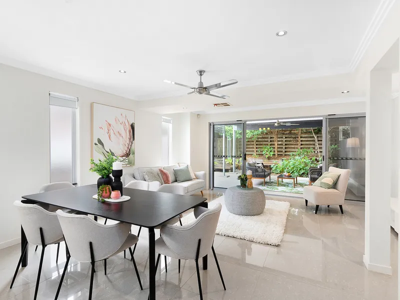 Lifestyle townhouse in central Toowong locale