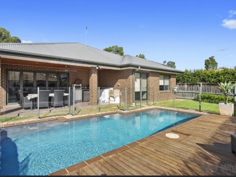 Beautiful family home with swimming pool available for rent