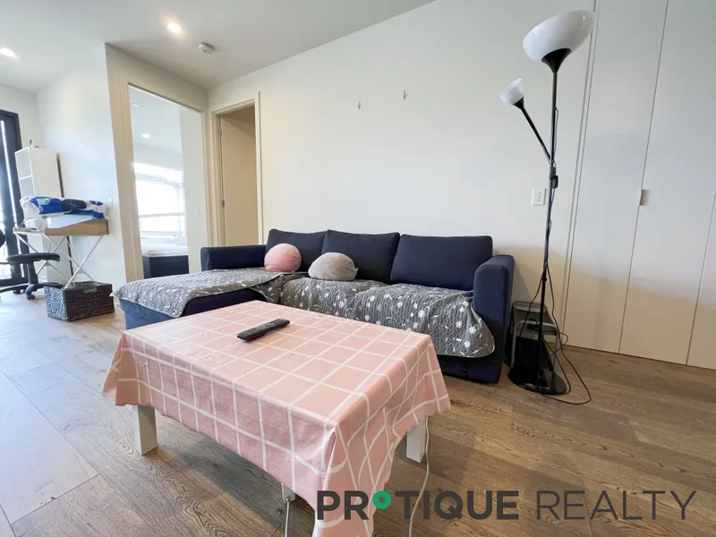 Modern Furnished 2 Bedroom 2 Bathroom with car space Apartment | Near Monash Uni