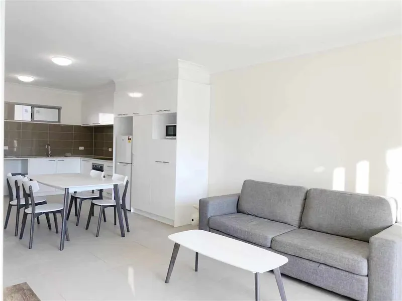 Amazing apart with Air Conditioner close to Carousel Shopping Centre in 5 mins walk