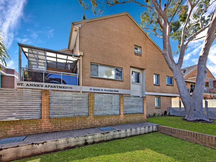 Stunning Townhouse-Style Apartment In A Security Block!