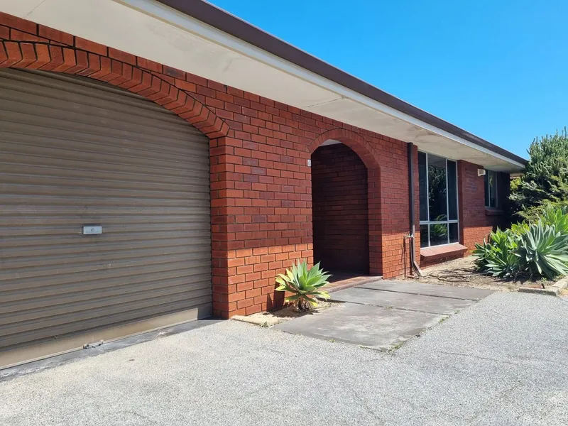 Spacious 3 bed Villa in GREAT location