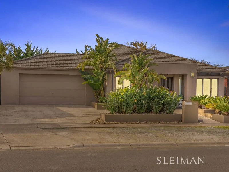 Contemporary Elegance in Stunning Locale!